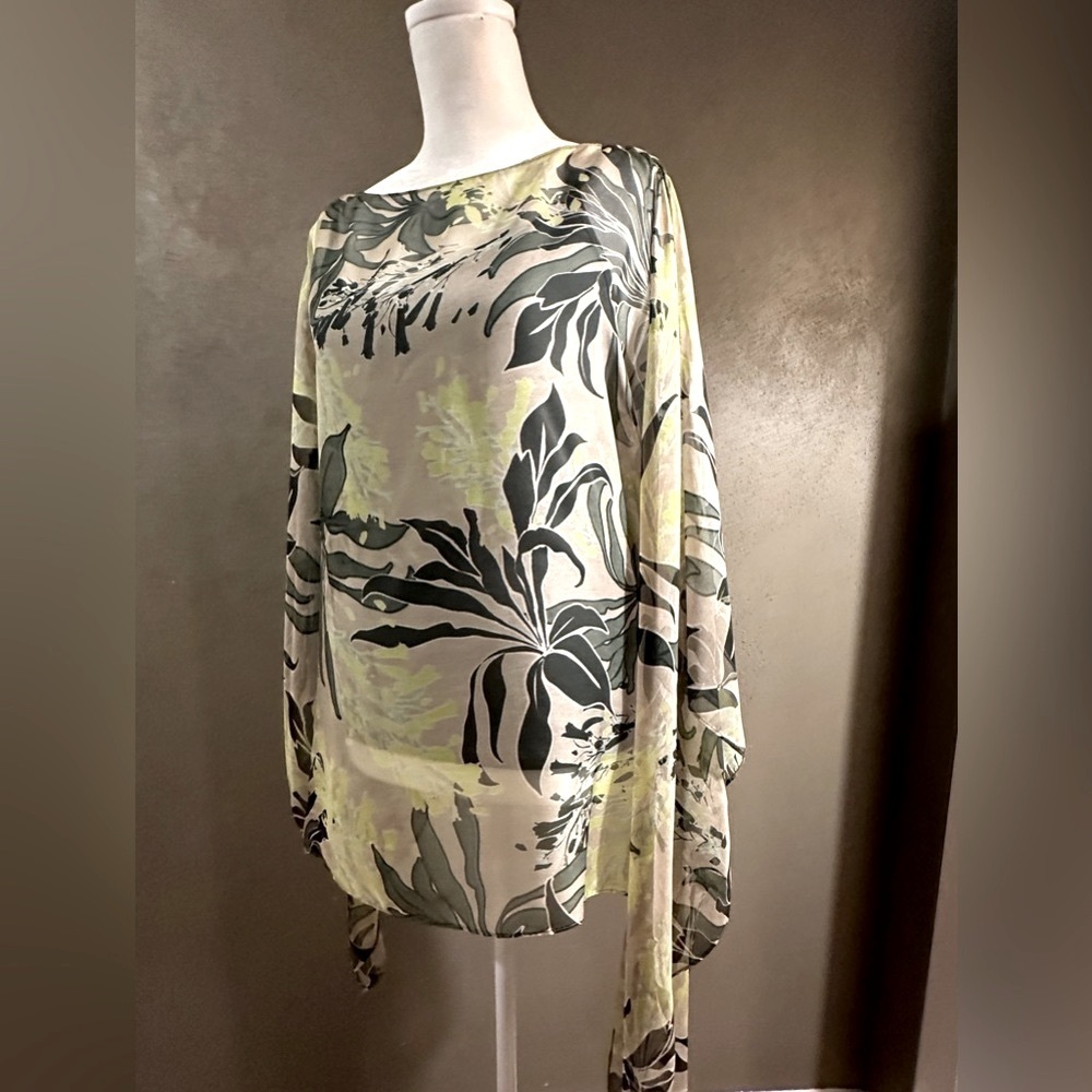 Women’s foliage print top, XS Vince Camuto, green detachable tank underneath
